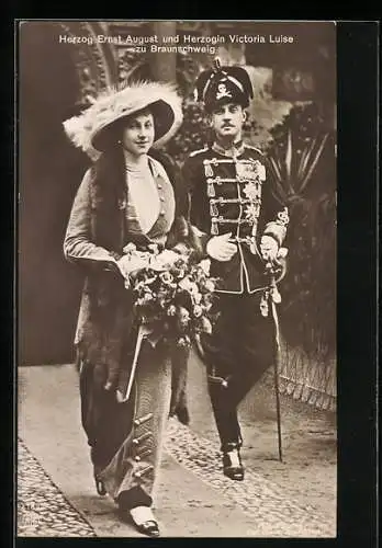 AK Ernst August Herzog von Braunschweig in Husarenuniform mit Victoria Luise