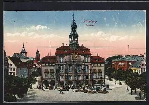 AK Lüneburg, Rathaus mit Marktbetrieb aus der Vogelschau