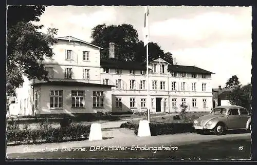 AK Dahme / Ostseebad, D. R. K. Mütter-Erholungsheim, Auto VW Käfer