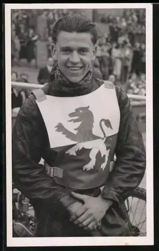 Fotografie Motorsport England, Portrait Speedway Motorrad-Rennfahrer in einer Arena