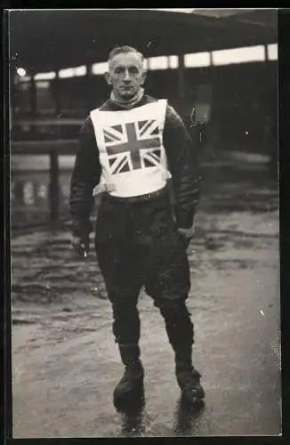 Fotografie Motorsport England, Portrait erfahrener Speedway Motorrad-Rennfahrer mit Union-Jack