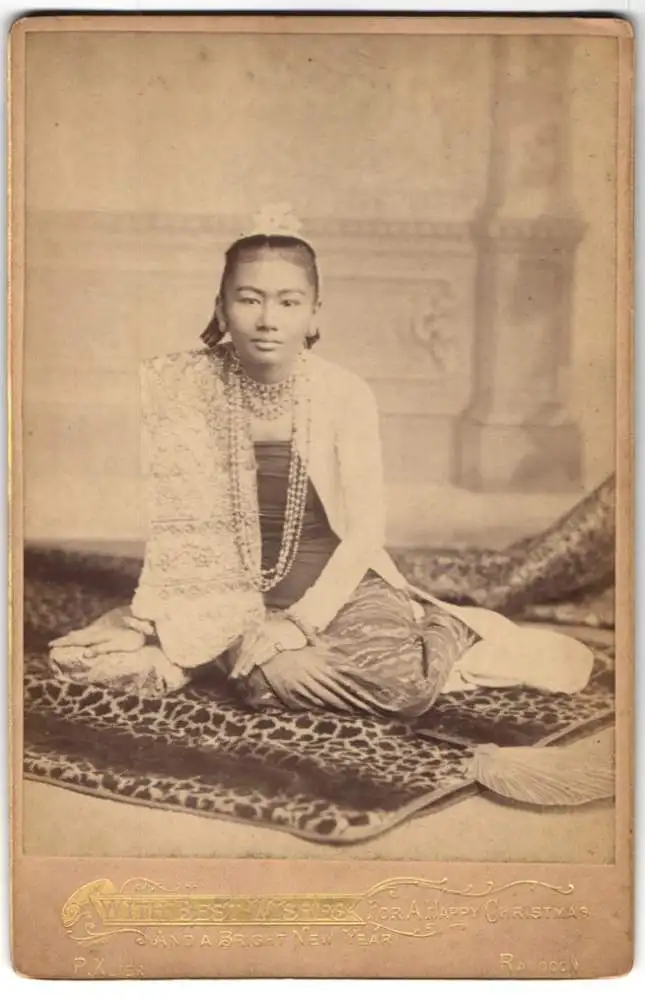 Fotografie P. Klier, Rancoon, Portrait Prinzessin Hteiktin Ma Lat, Prinzessin von Burma / Myanmar, 1889 0