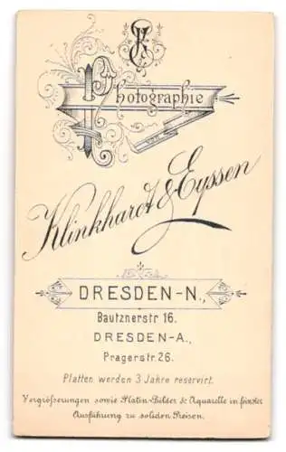 Fotografie Klinkhardt & Eyssen, Dresden, Bautznerstr. 16, Junges Mädchen im schicken Kleid mit Schulranzen