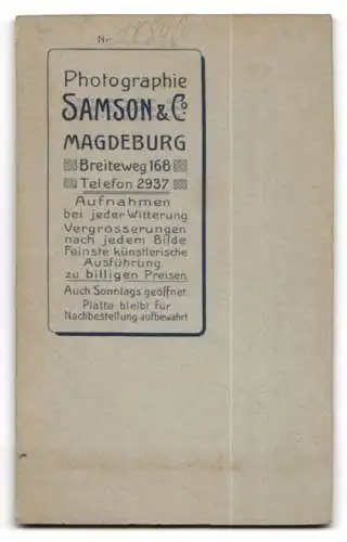 Fotografie Samson & Co., Magdeburg, Breiteweg 168, Junge Frau mit einem Pelzschal und Hut