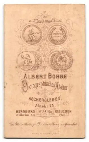 Fotografie A. Bohne, Aschersleben, Markt 25, Älterer Herr mit langem Vollbart, Bartmode