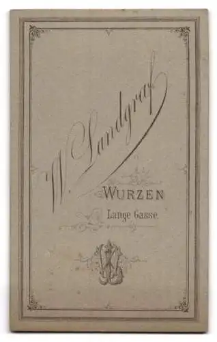 Fotografie W. Landgraf, Wurzen, Lange Gasse, Bürgerliches Mädchen mit Kreuzkette und Zopf über der Schulter