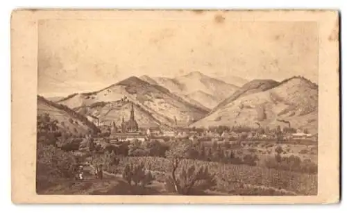 Fotografie unbekannter Fotograf, Ansicht Thann, Ortsansicht mit Bergpanorama, nach Gemälde