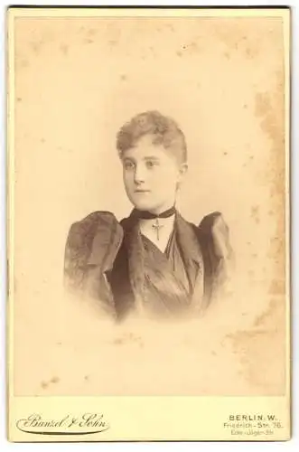 Fotografie Bunzel & Sohn, Berlin, Friedrich-Str. 76, Portrait einer jungen Frau