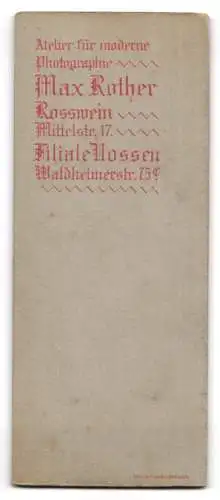 Fotografie Max Rother, Rosswein, Mittelstr. 17, Frau an einem Tisch mit Buch