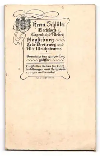 Fotografie Herm. Schlüter, Magdeburg, Breiteweg, Junge in Anzug und Fliege