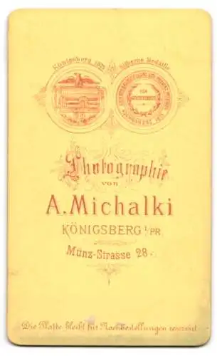 Fotografie A. Michalki, Königsberg i. P., Münzstrasse 28, Porträt einer Frau mit geflochtenem Haar