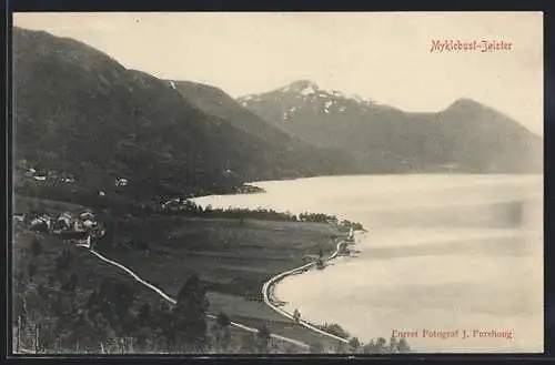 AK Myklebust /Jolster, Bergpanorama an der Küste