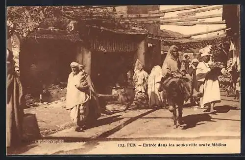 AK Fez, Entrée dans les souks ville arabe Médina