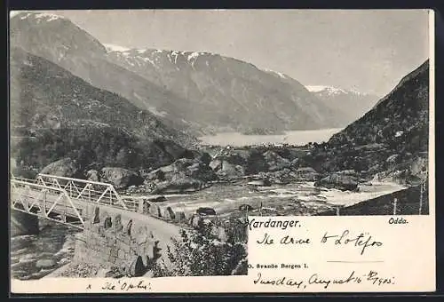 AK Odda /Hardanger, Fluss mit Brücke, Blick ins Fjord