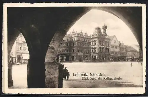 AK Leitmeritz, Blick durch die Rathauslaube auf den Marktplatz