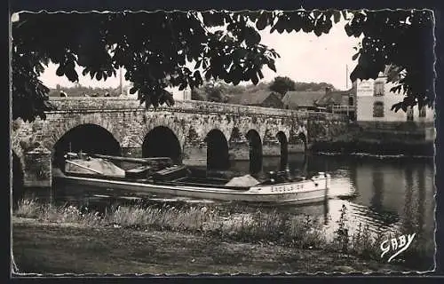 AK Pont-Réan /I.-et-V., Le Pont et le Grand Hôtel