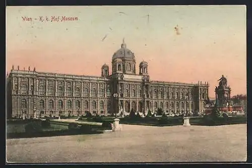 AK Wien, K. k. Hof-Museum mit Denkmal