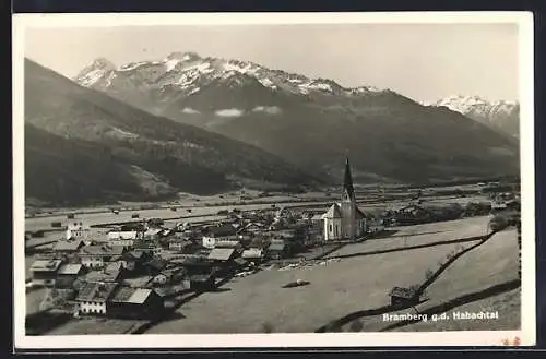 AK Bramberg, Ort gegen das Habachtal gesehen, Alpenkette