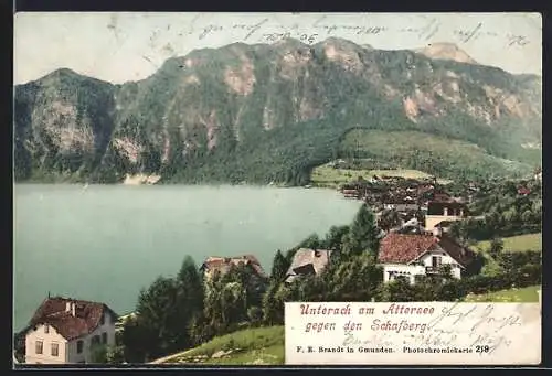 AK Unterach a. Attersee, Ortsansicht mit dem See und Berg