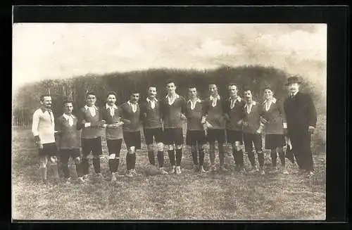 Foto-AK Gruppenfoto einer Fussballmannschaft