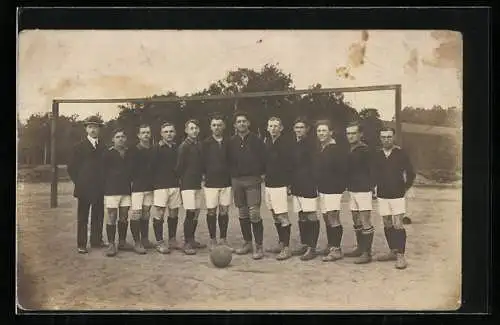 Foto-AK Gruppenfoto einer Fussballmannschaft