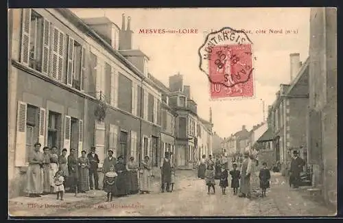 AK Mesves-sur-Loire, La Grande Rue, côté Nord