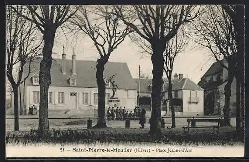 AK St-Pierre-le Moutier /Nièvre, Place Jeanne-d`Arc