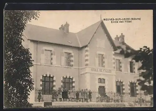 AK Mesves-sur-Loire /Nièvre, Ecole des Filles