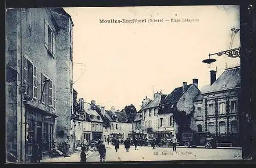 AK Moulins-Engilbert /Nièvre, Place Lafayette