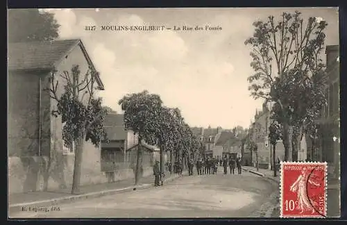 AK Moulins-Engilbert, La Rue des Fossés, Strassenpartie