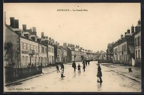 AK Guérigny, La Grande-Rue, Strassenpartie