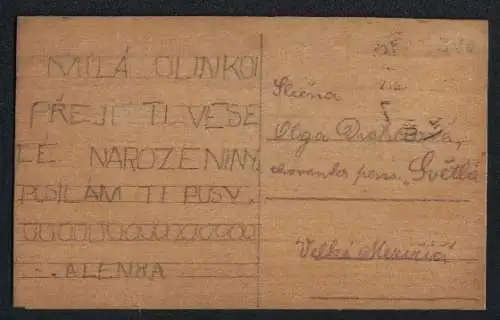 Holz-AK Zwei junge Mädchen in Kleidern auf der Wiese, eines mit einem Huhn
