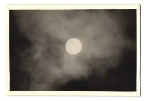 30 Fotografien Sonnenfinsternis am 30.6.1954, Private Serie der Sonnenfinsternis in verschiedenen Phasen