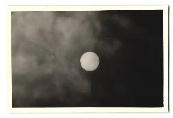30 Fotografien Sonnenfinsternis am 30.6.1954, Private Serie der Sonnenfinsternis in verschiedenen Phasen 1