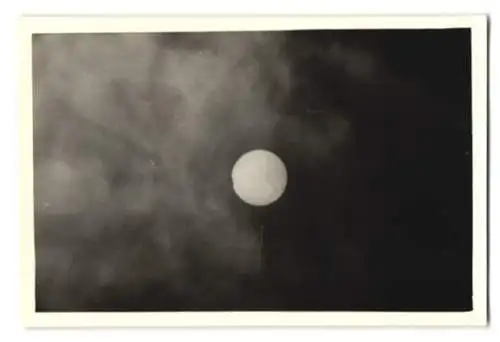 30 Fotografien Sonnenfinsternis am 30.6.1954, Private Serie der Sonnenfinsternis in verschiedenen Phasen