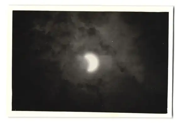 30 Fotografien Sonnenfinsternis am 30.6.1954, Private Serie der Sonnenfinsternis in verschiedenen Phasen 17