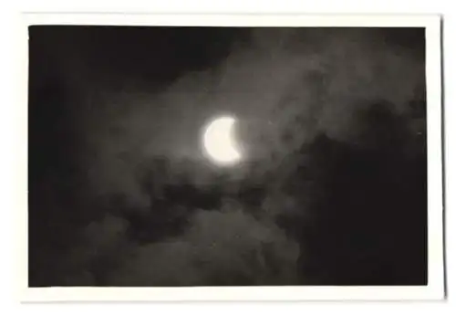 30 Fotografien Sonnenfinsternis am 30.6.1954, Private Serie der Sonnenfinsternis in verschiedenen Phasen