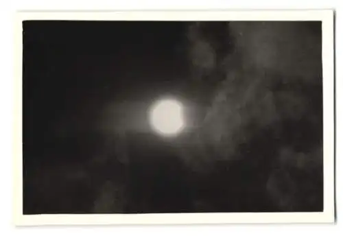 30 Fotografien Sonnenfinsternis am 30.6.1954, Private Serie der Sonnenfinsternis in verschiedenen Phasen