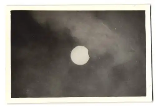 30 Fotografien Sonnenfinsternis am 30.6.1954, Private Serie der Sonnenfinsternis in verschiedenen Phasen