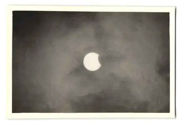 30 Fotografien Sonnenfinsternis am 30.6.1954, Private Serie der Sonnenfinsternis in verschiedenen Phasen 4