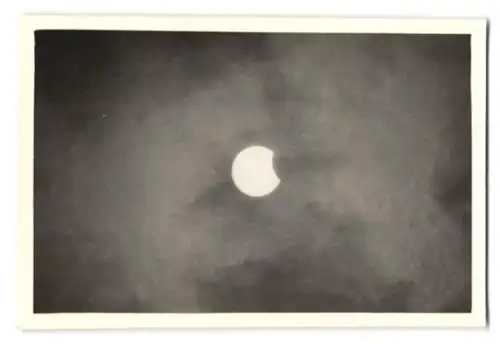 30 Fotografien Sonnenfinsternis am 30.6.1954, Private Serie der Sonnenfinsternis in verschiedenen Phasen