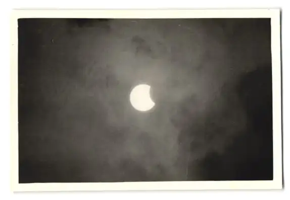 30 Fotografien Sonnenfinsternis am 30.6.1954, Private Serie der Sonnenfinsternis in verschiedenen Phasen 5