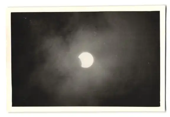 30 Fotografien Sonnenfinsternis am 30.6.1954, Private Serie der Sonnenfinsternis in verschiedenen Phasen 6