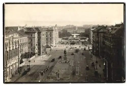 Fotografie unbekannter Fotograf, Ansicht Wien, Der Schwarzenbergplatz mit dem Denkmal