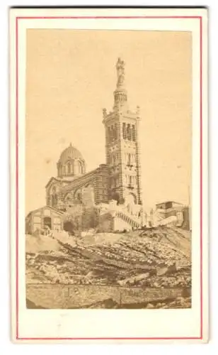 Fotografie unbekannter Fotograf, Ansicht Marseille, Blick zur Kirche