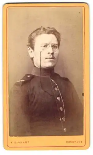 Fotografie A. Einhart, Constanz, Kreuzlinger Vorstadt, Portrait eines Soldaten in Uniform