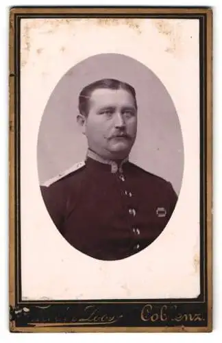 Fotografie Theodor Loos, Coblenz, Entenpfuhl Nr. 14, Porträt eines Soldaten in Uniform