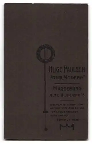 Fotografie Hugo Paulsen, Magdeburg, Alte Ulrichstr. 18, Porträt eines sitzenden Babys