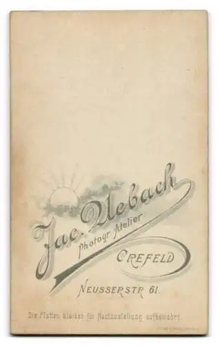 Fotografie Jac. Uebach, Crefeld, Neusserstr. 61, Porträt von zwei Frauen in eleganter Kleidung