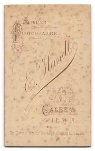 Fotografie E. Hundt, Calbe a. S., Schloss Str. 14, Porträt einer jungen Frau